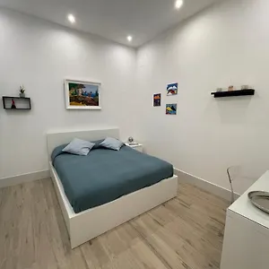 https://il-16-bed-breakfast-naples.hotels-amalfi.com