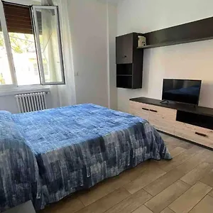 https://domus-liviae.italymilanhotels.net